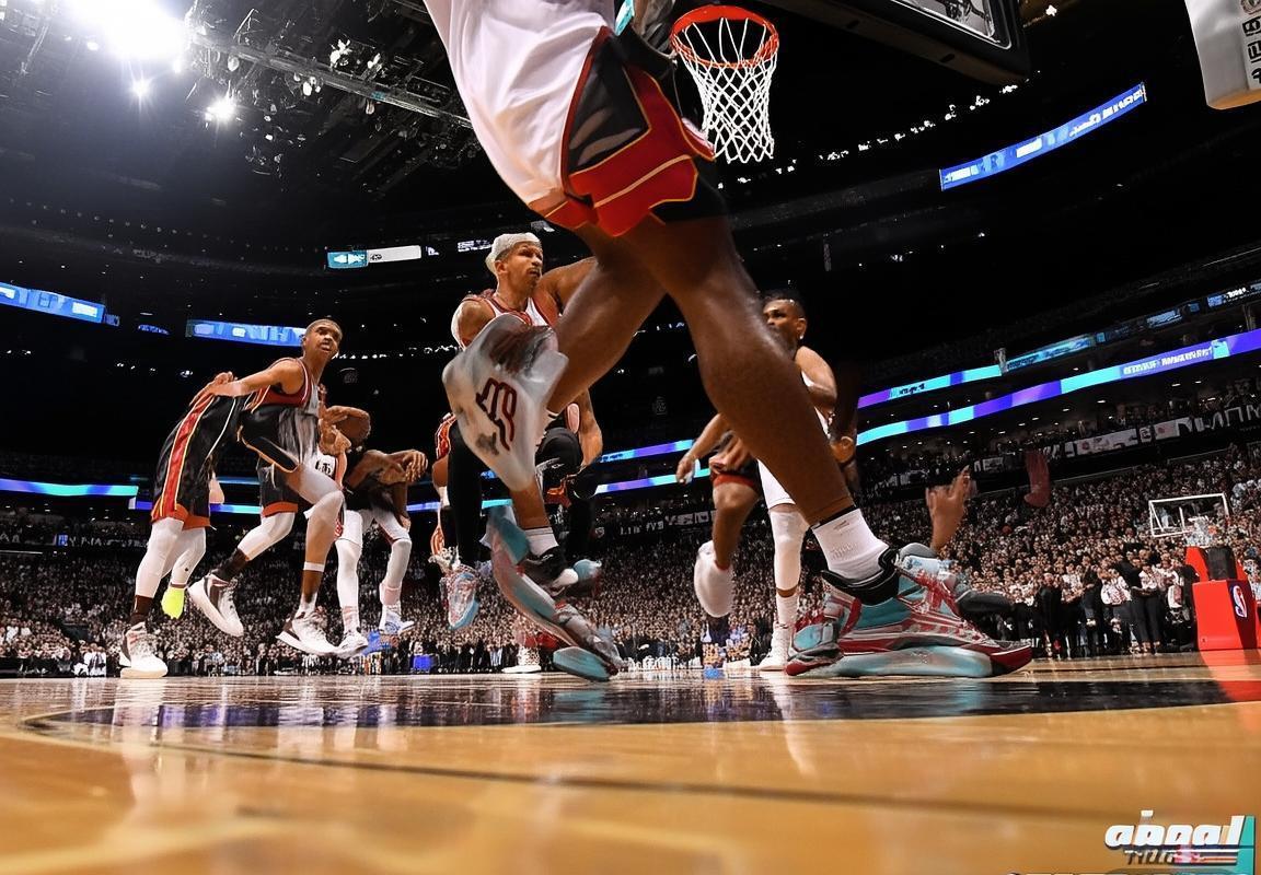 2019NBA黄蜂热火经典对决战术解析与球星高光集锦